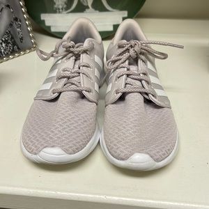 Adidas cloud foamcomfort sneakers